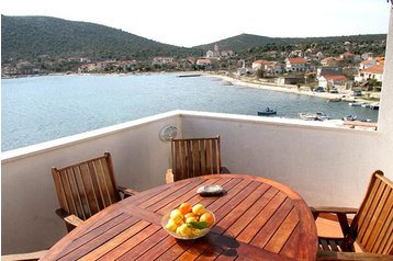 Croacia Privát Vinišće, Exterior